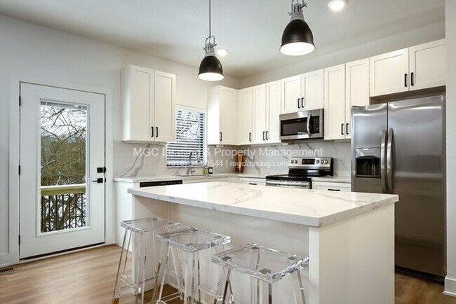 Foto del edificio - Elevate Everyday Living at Ayden Place Townhomes!