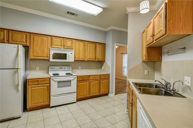 Building Photo - 200 Fraternity Row