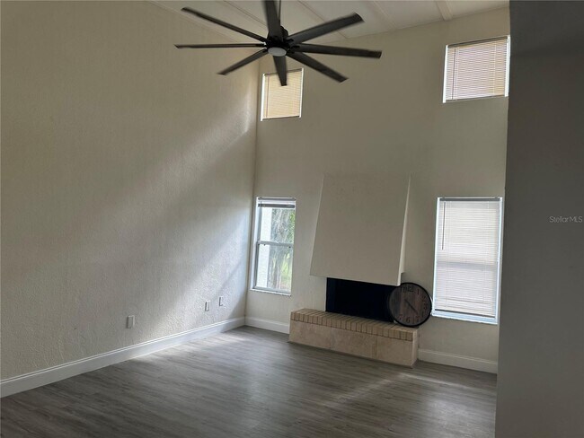 Foto del edificio - 17202 Sandalwood Dr