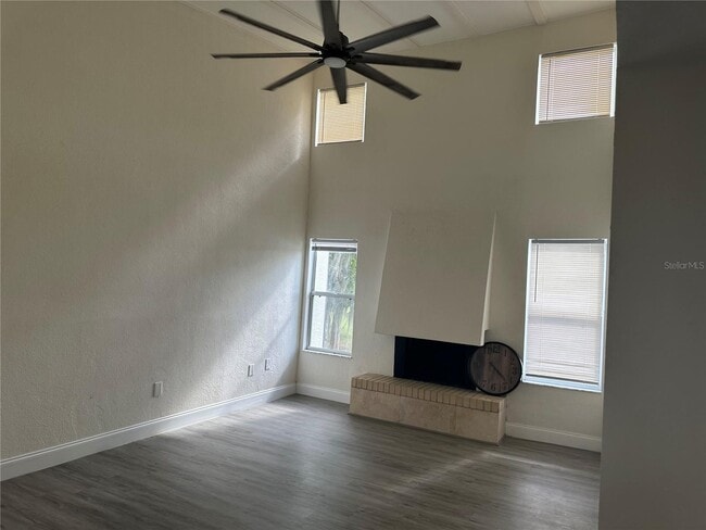 Building Photo - 17202 Sandalwood Dr