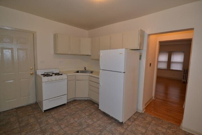 Building Photo - 5748 N Winthrop Ave