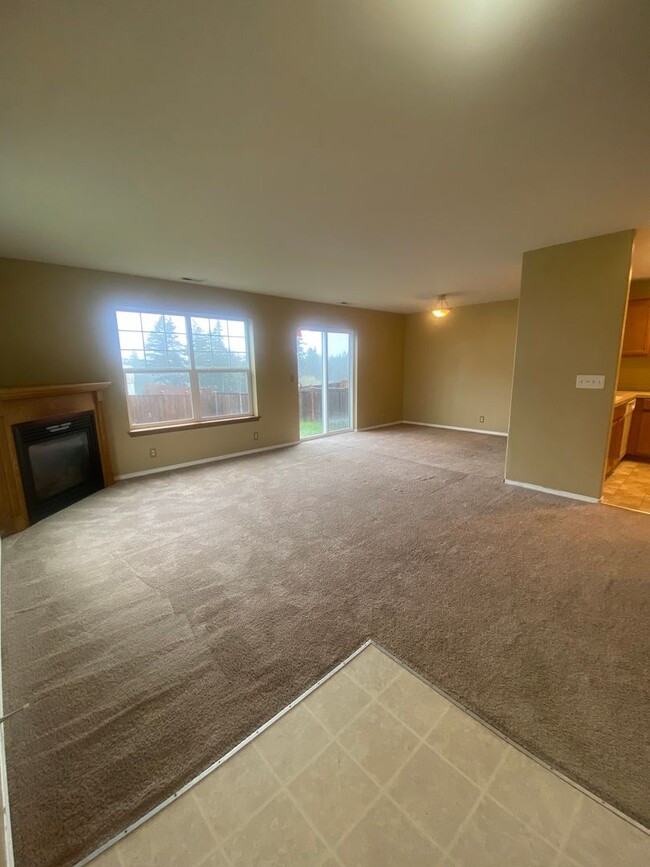 Building Photo - Beautiful 3 Bedroom 2.5 Bath Home in Puyallup