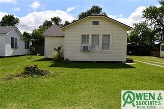 Building Photo - 2607 Elm St