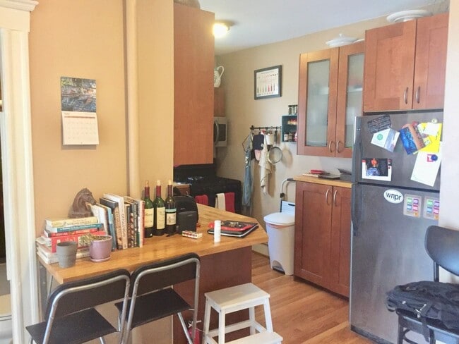 Building Photo - WOW!!!  NICE BRIGHTON 2 BED NEAR CLEVELAND CIRCLE