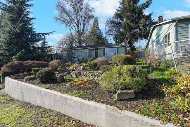 Building Photo - Cute 2 bed, 1 bath house in West Salem