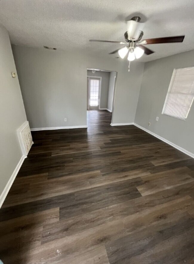 Foto del edificio - 3 Bed/1 Bath Home