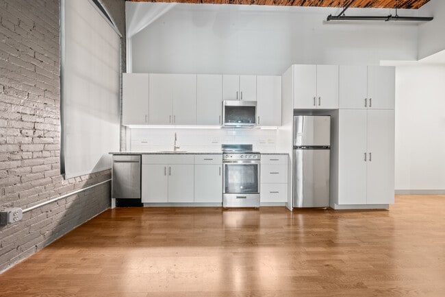 Building Photo - The Hartford Carriage House