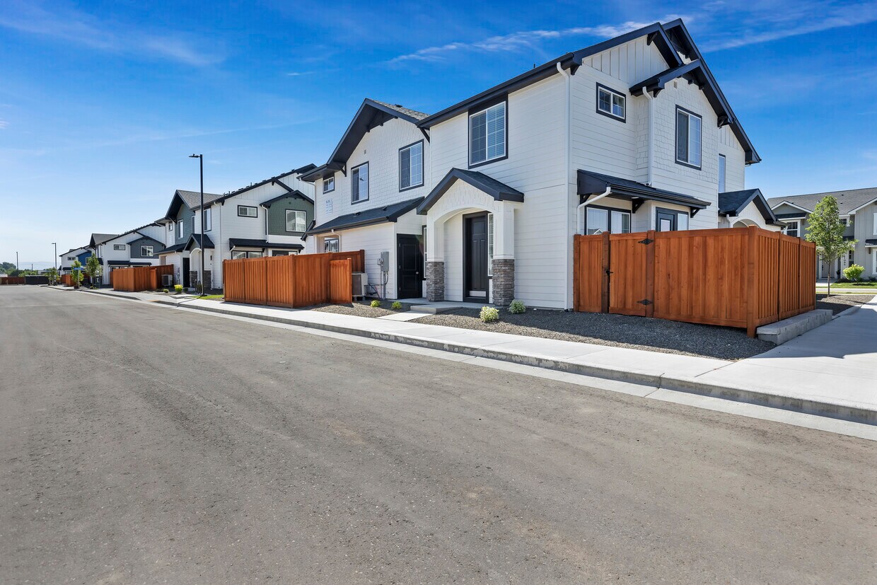 Foto principal - 10958 W Lavonne Ln