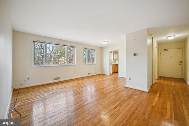 Building Photo - 10423 Montrose Ave #10423, Bethesda, MD 20814