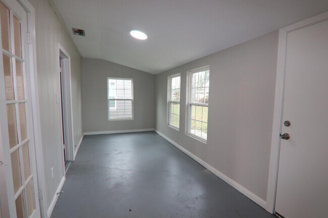 Building Photo - 3120 Timberwood Ln