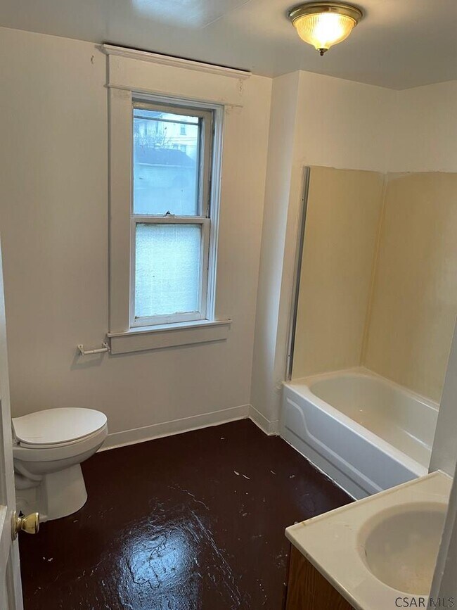 Building Photo - 746 Highland Ave