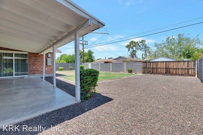 Building Photo - 4 br, 2 bath House - 8660 E Windsor Ave