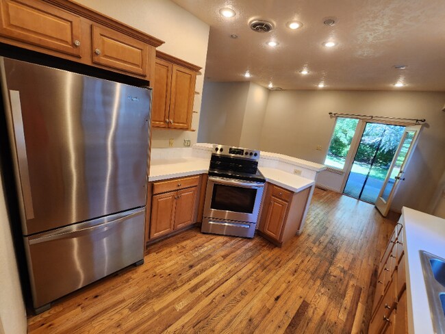 Building Photo - 2821 Woody Dr