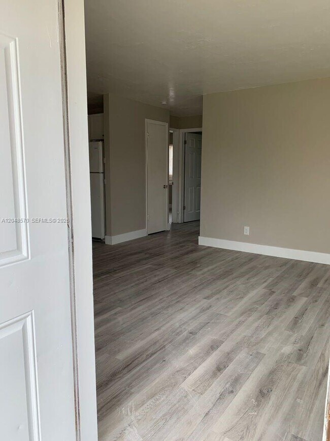 Foto del edificio - 6317 SW 18th St