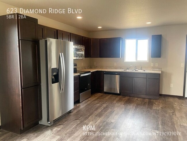 Foto del edificio - 623 Diamond Ridge Blvd