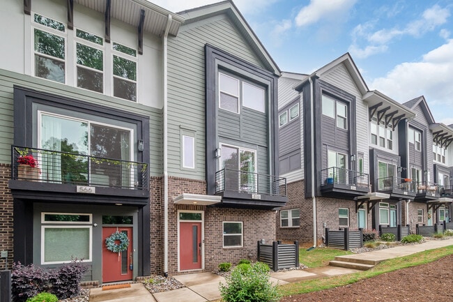 Building Photo - 570 W End Dr
