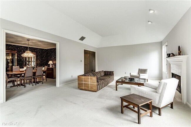 Building Photo - 1 br, 1 bath Condo - 9268 Spring Forest Dr