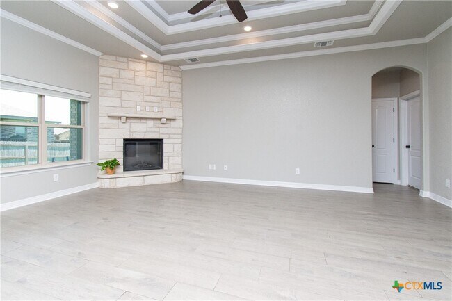 Building Photo - 8803 Grand Oaks Ln