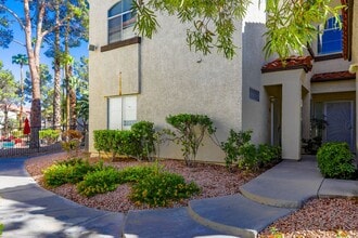 Building Photo - 2975 Bluegrass Ln