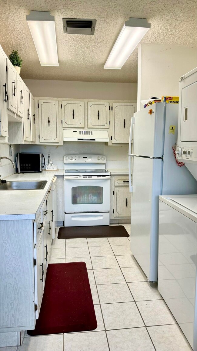 Building Photo - 1551 NW 20th Ave