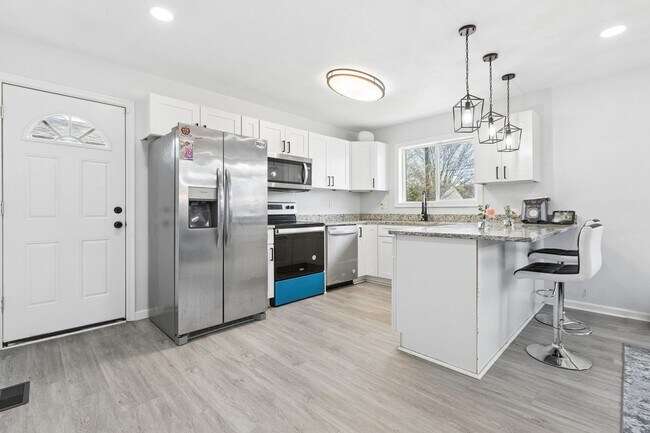 Foto del edificio - Beautifully Renovated 3-Bedroom Home in Hampton – Move-In Ready!