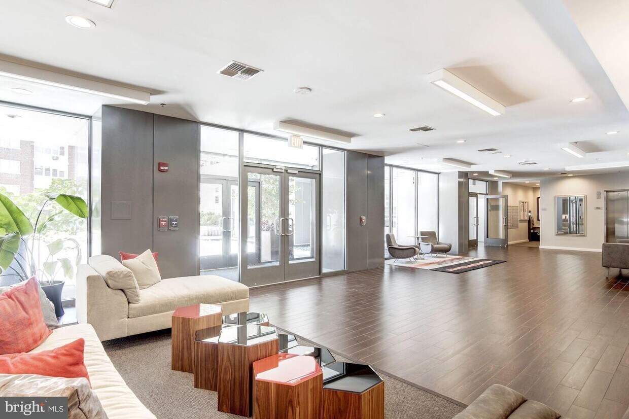 3883 Connecticut Ave NW Unit 903, Washington, DC 20008 Room for Rent