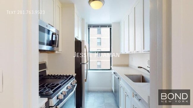 Building Photo - 247 W 87th St