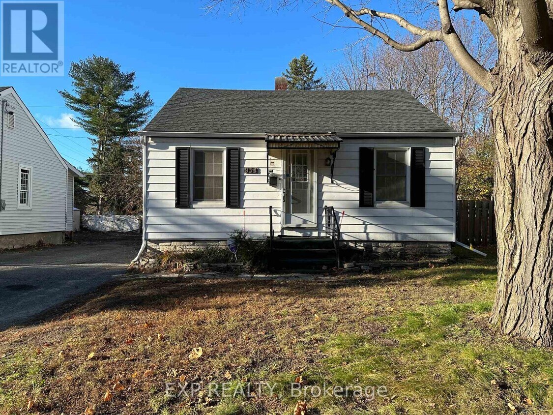 Primary Photo - 954 Fisher Ave