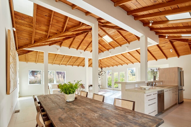 Building Photo - 703 Palms Blvd