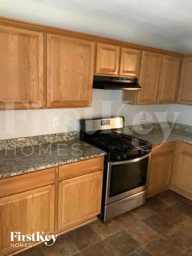 Building Photo - 3810 Riversong Dr NW