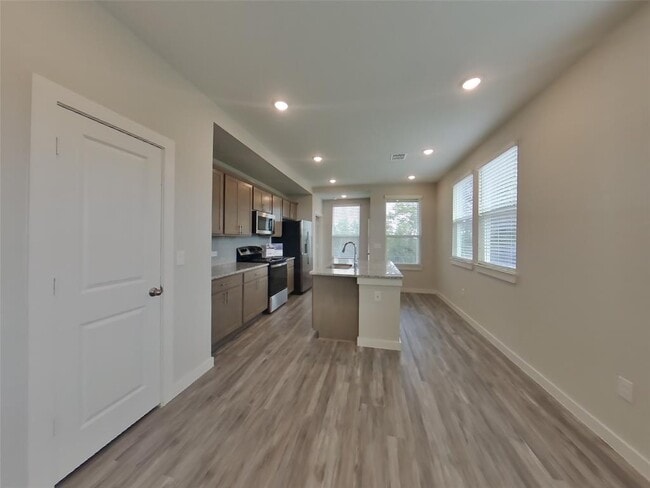 Building Photo - 557 Raglands Rd