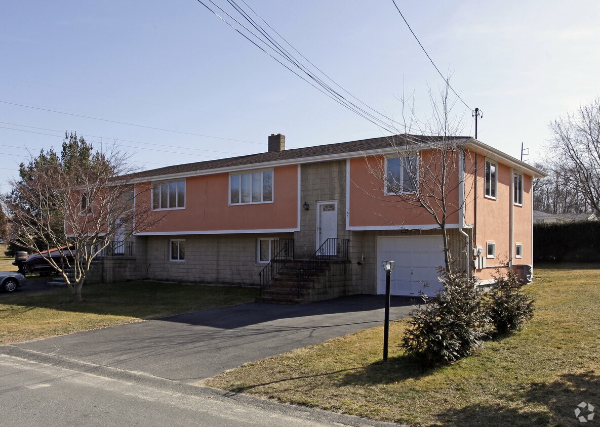 165 Kenyon Rd, Tiverton, RI 02878 Apartments in Tiverton, RI