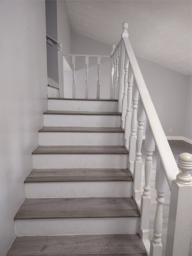 Foto del edificio - 7514 Wovenwood Ln