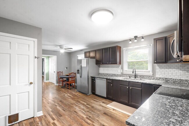 Building Photo - 310 Hillaire Dr