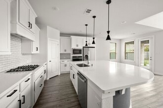 Building Photo - 16826 Beechwood Forest Way