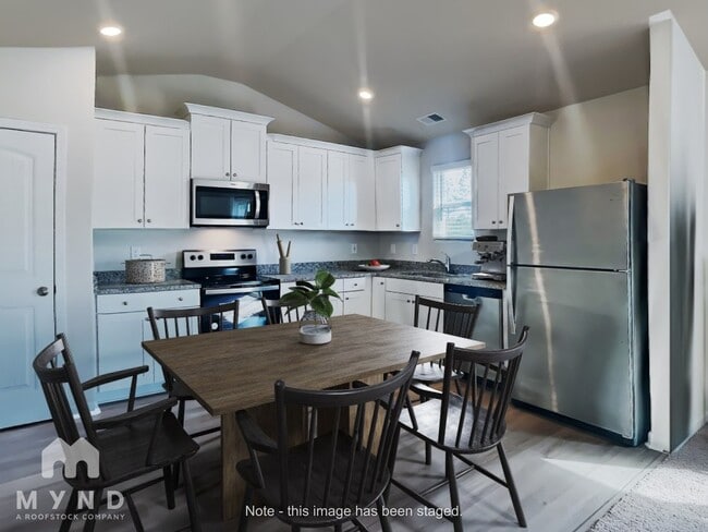 Building Photo - 126 Warwick Dr