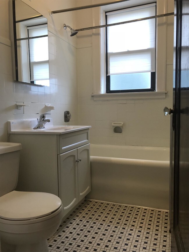 Building Photo - 1533 W 83rd St