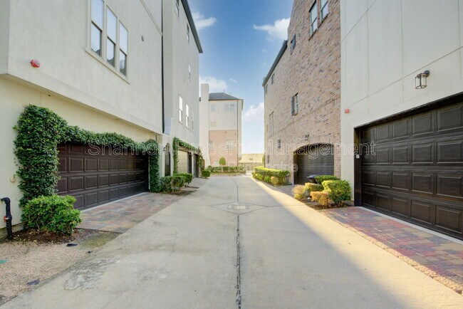 Foto del edificio - 9627 Fannin Station W