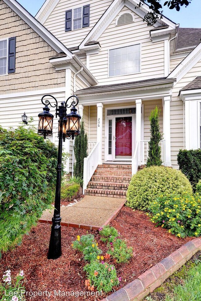 Foto del edificio - 5 br, 3 bath House - 206 Estons Run