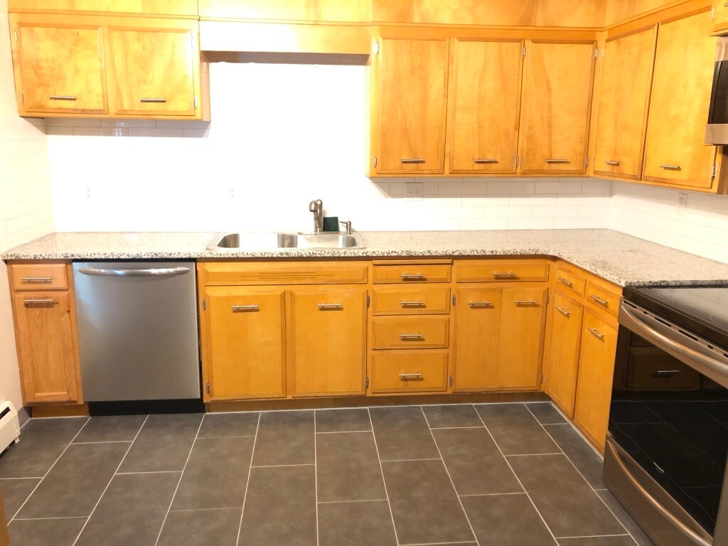 Primary Photo - 815 6th Ave