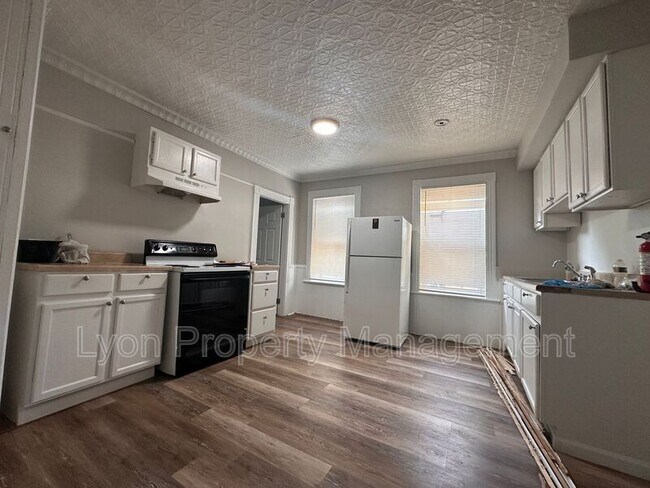 Foto del edificio - 74 Sweet Ave