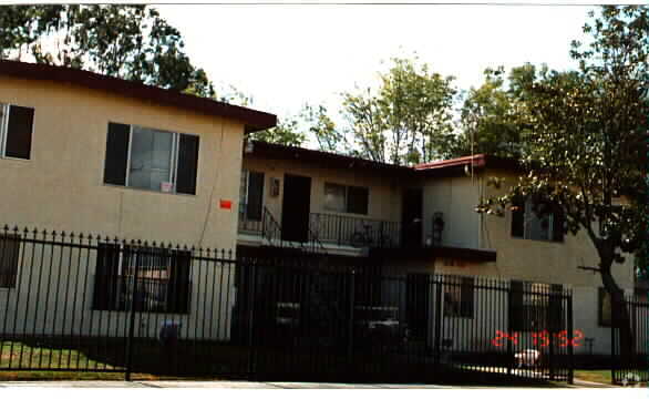 Foto del edificio - Courtyard Apartments
