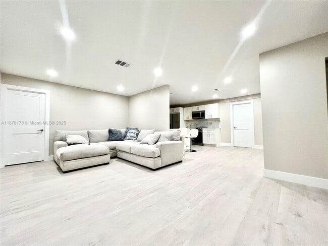 Building Photo - 318 SW 76th Terrace
