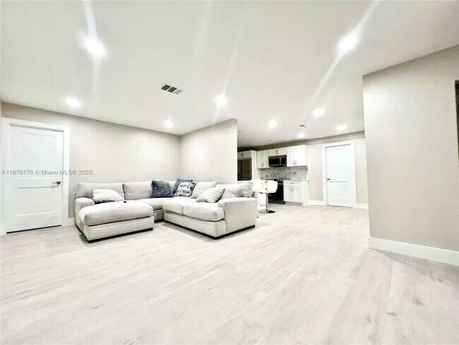 Foto del edificio - 318 SW 76th Terrace