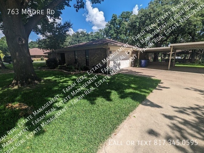 Foto del edificio - 763 Moore Rd