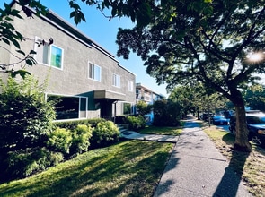 Building Photo - 2341 York Ave