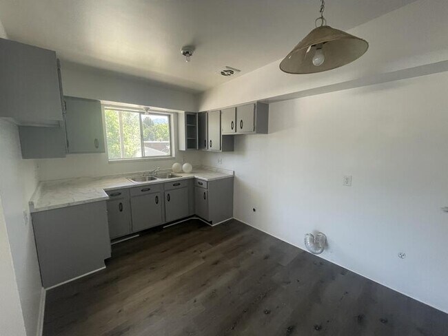 Building Photo - 2640 S Windsor Cir