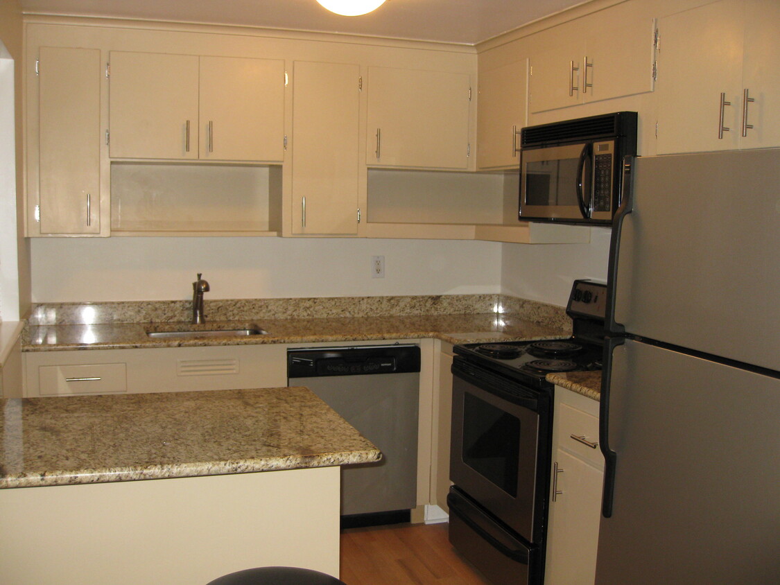 Primary Photo - 1017 NE 158th St