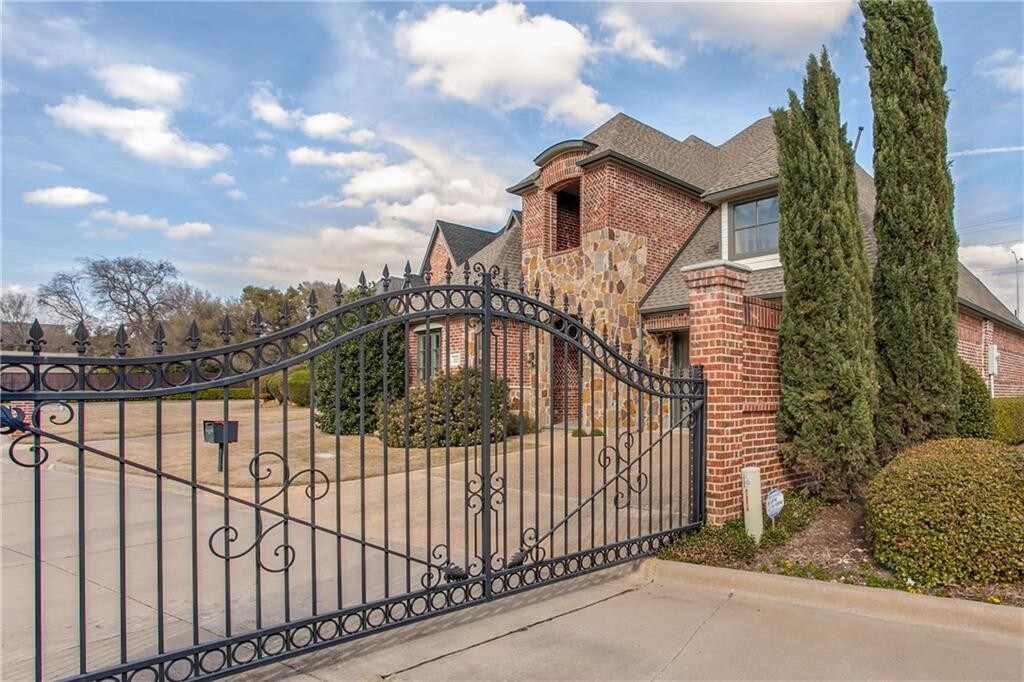 Primary Photo - 16210 Koi Pond Ct
