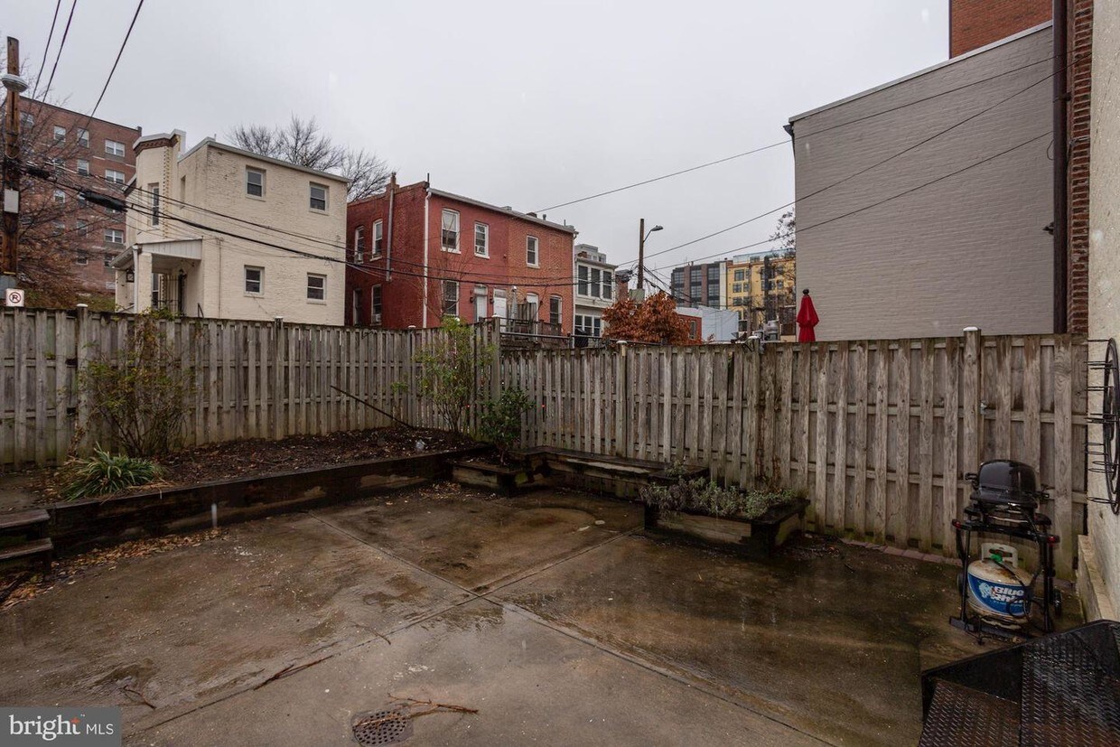 Primary Photo - 1423 W St NW